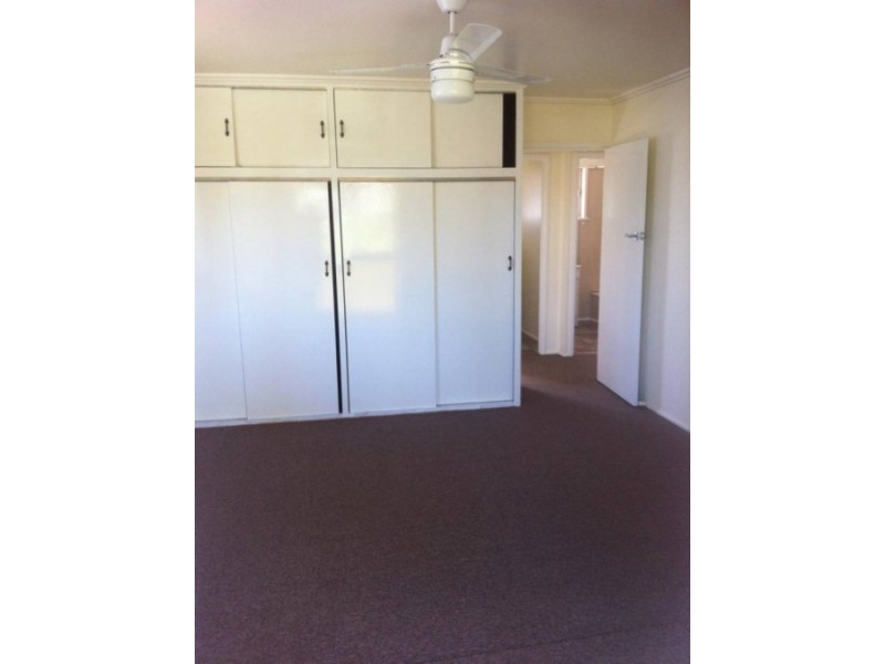 2/4 Rotary Cres, Redcliffe QLD 4020
