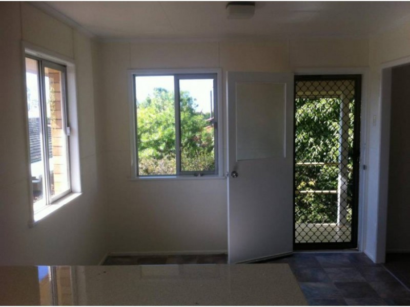 2/4 Rotary Cres, Redcliffe QLD 4020