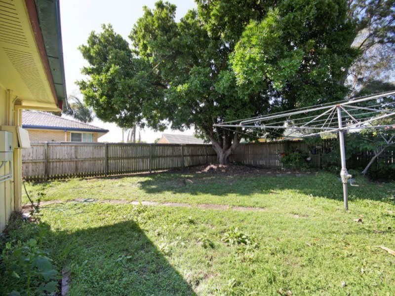 75 Ashmole Road, Redcliffe QLD 4020