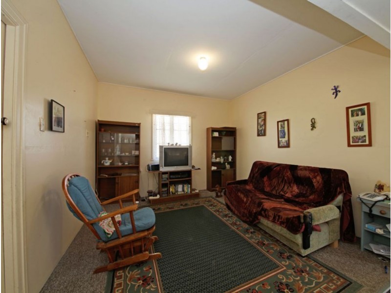 33 Livermore Street, Redcliffe QLD 4020