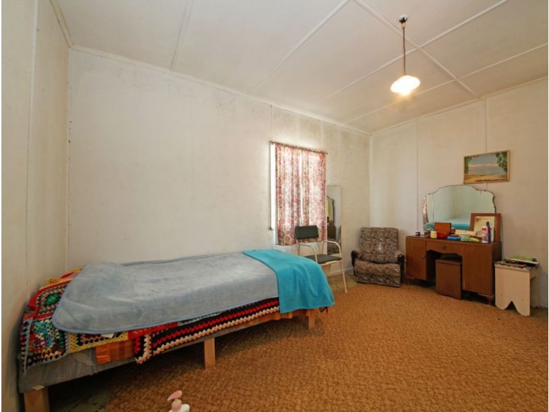 33 Livermore Street, Redcliffe QLD 4020