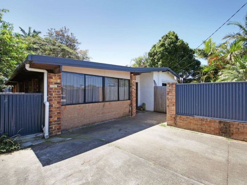 18 Waterton St, Clontarf QLD 4019