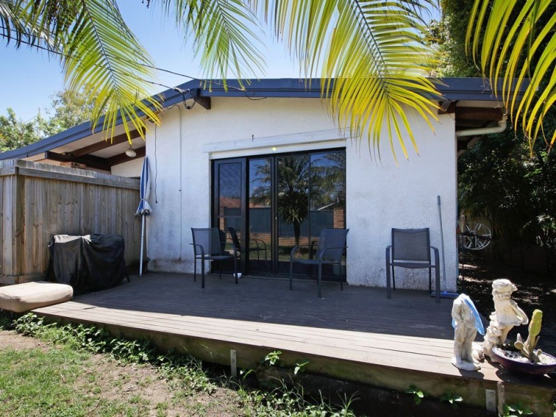 18 Waterton St, Clontarf QLD 4019