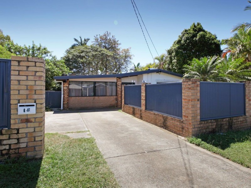 18 Waterton St, Clontarf QLD 4019