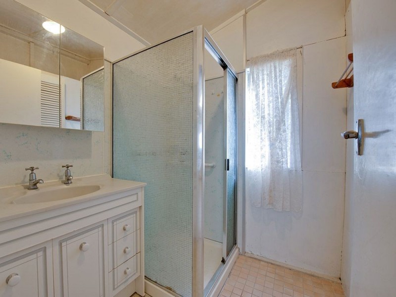 13 Dover Road, Margate QLD 4019