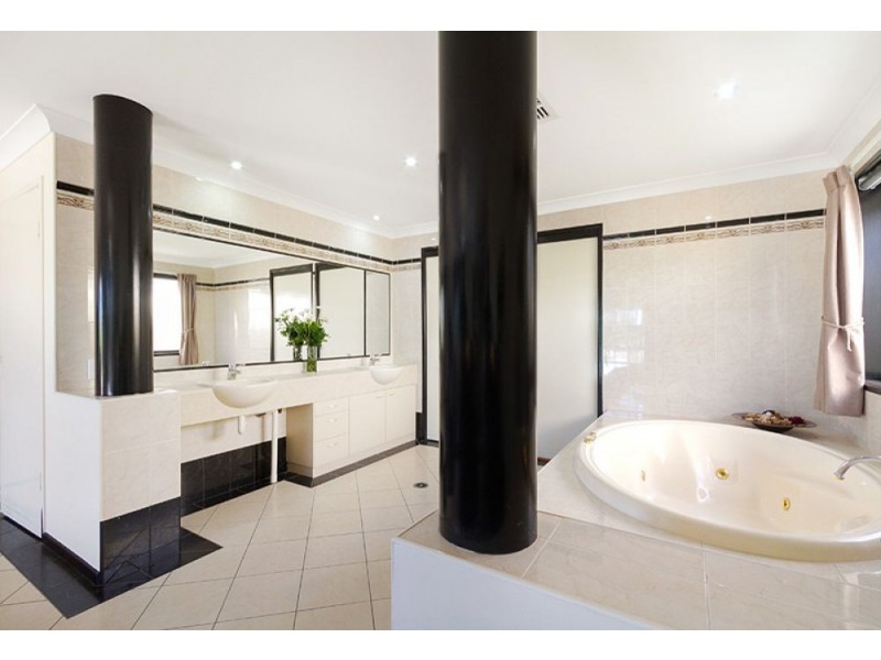 20 Mariner Court, Newport QLD 4020