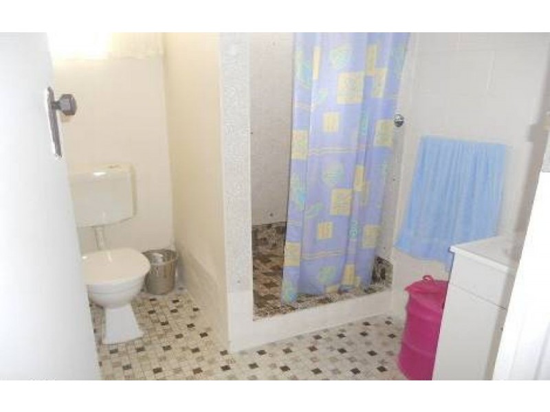 2/13 Annie St, Woody Point QLD 4019