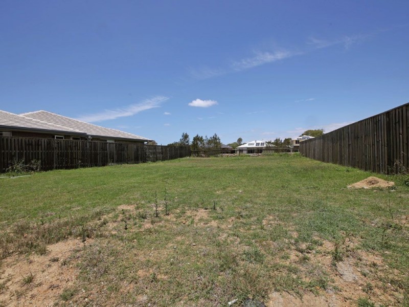 27 Adam Street, Beachmere QLD 4510