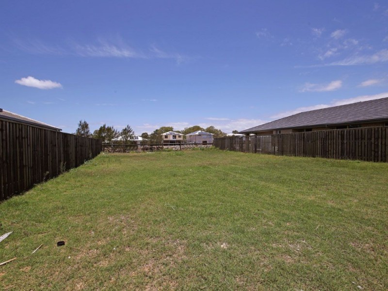 27 Adam Street, Beachmere QLD 4510