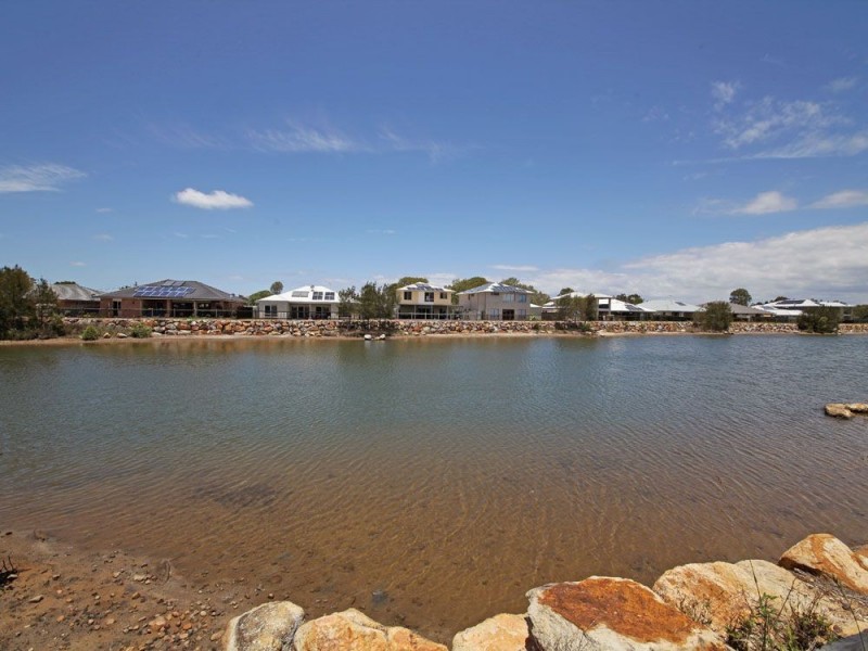 27 Adam Street, Beachmere QLD 4510