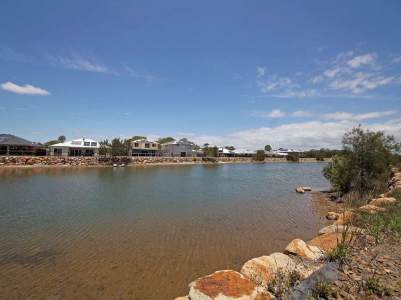 27 Adam Street, Beachmere QLD 4510