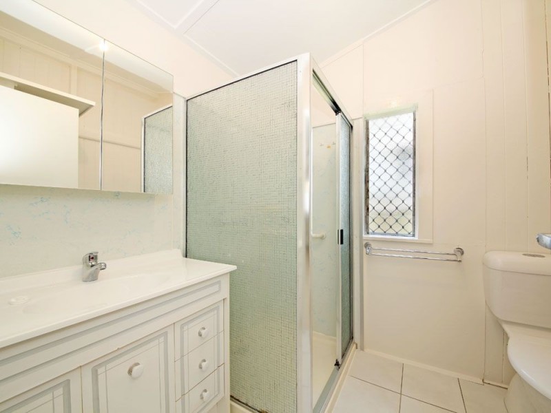 13 Dover Road, Margate QLD 4019