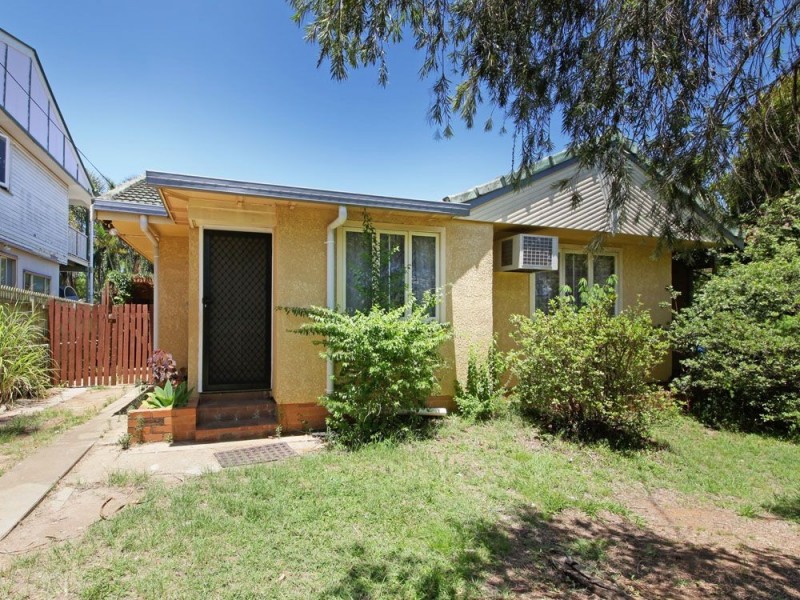 13 Vernon St, Clontarf QLD 4019