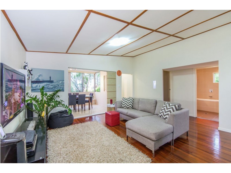 237 Elizabeth Ave, Clontarf QLD 4019