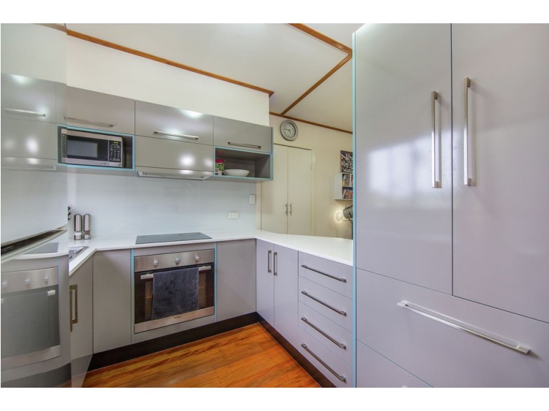 237 Elizabeth Ave, Clontarf QLD 4019