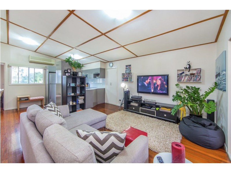 237 Elizabeth Ave, Clontarf QLD 4019