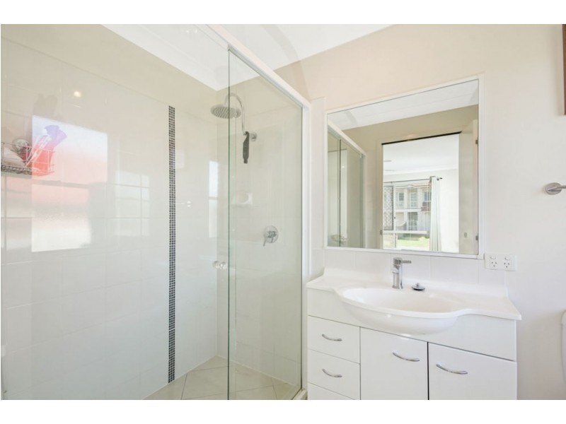 2/27 Drysdale Street, Rothwell QLD 4022