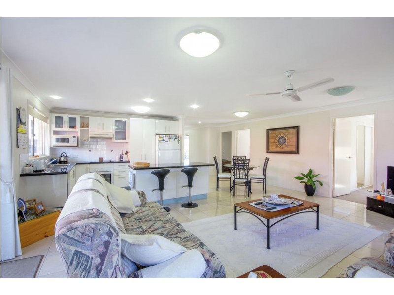 2/27 Drysdale Street, Rothwell QLD 4022