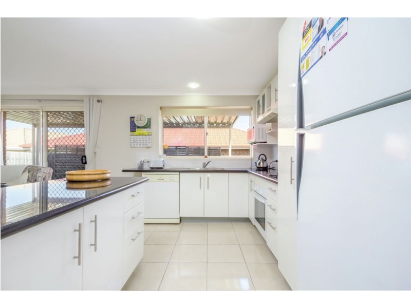 2/27 Drysdale Street, Rothwell QLD 4022