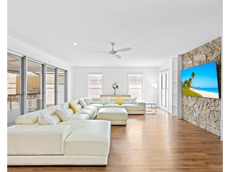 12 Landsdowne Street, Pelican Waters QLD 4551