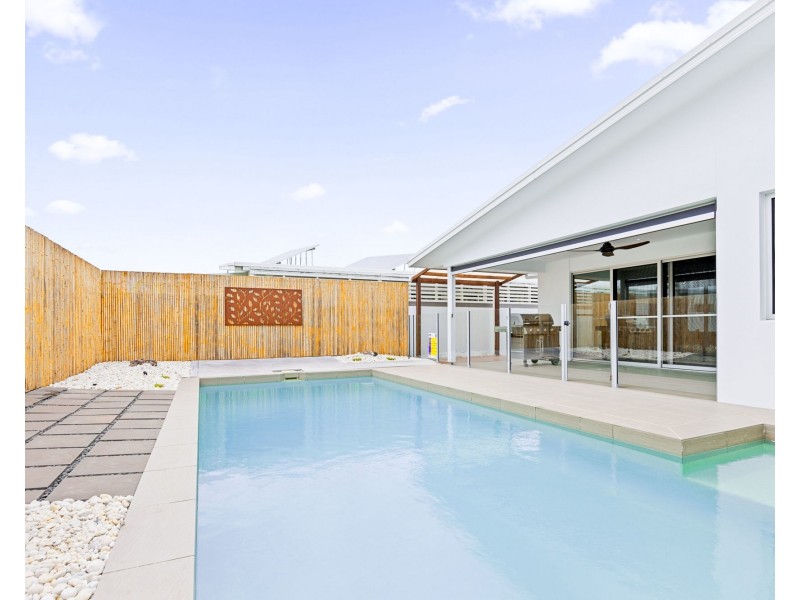 12 Landsdowne Street, Pelican Waters QLD 4551
