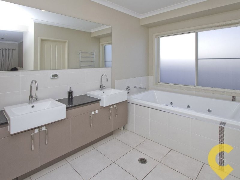 13 Riflebird Place, Mountain Creek QLD 4557