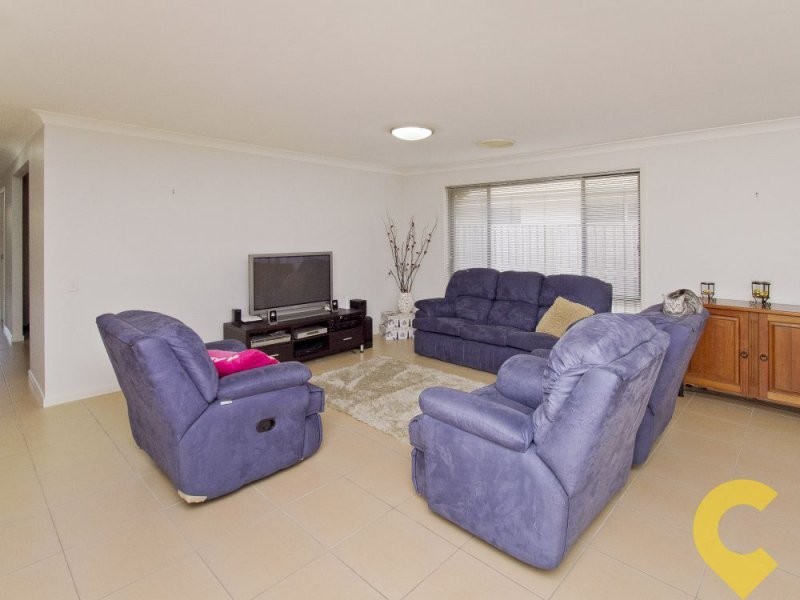 7 Liekefett Way, Little Mountain QLD 4551