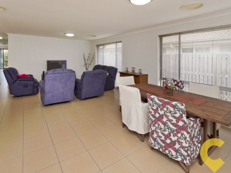 7 Liekefett Way, Little Mountain QLD 4551