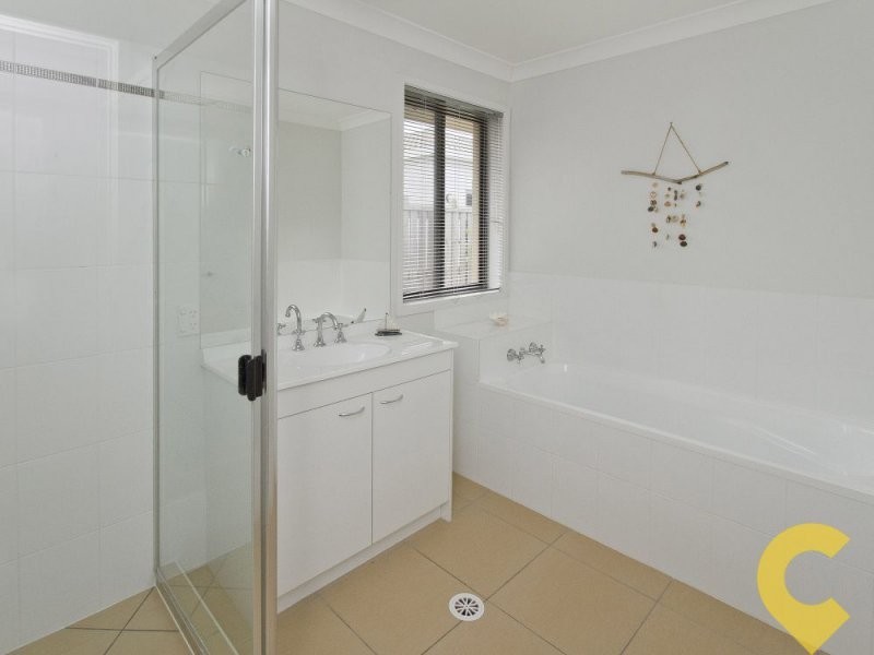 7 Liekefett Way, Little Mountain QLD 4551