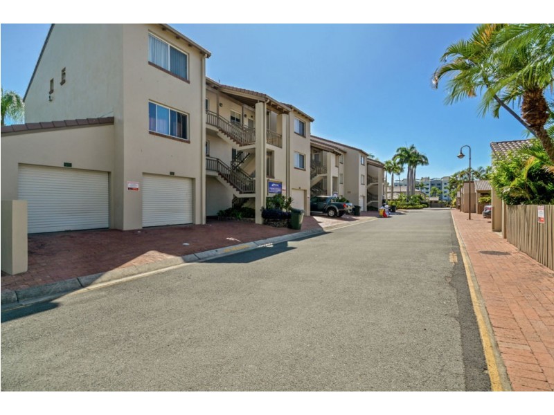31/2 Landsborough Parade, Golden Beach QLD 4551