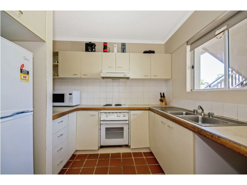 31/2 Landsborough Parade, Golden Beach QLD 4551