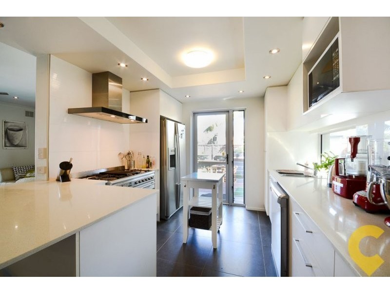 2 Lawrence Street, Mooloolaba QLD 4557
