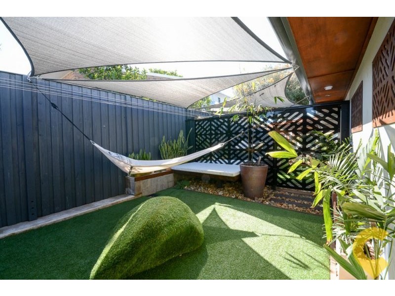 2 Lawrence Street, Mooloolaba QLD 4557