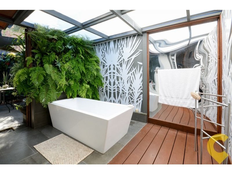 2 Lawrence Street, Mooloolaba QLD 4557