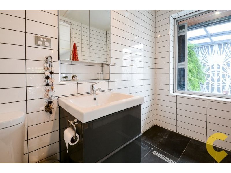 2 Lawrence Street, Mooloolaba QLD 4557