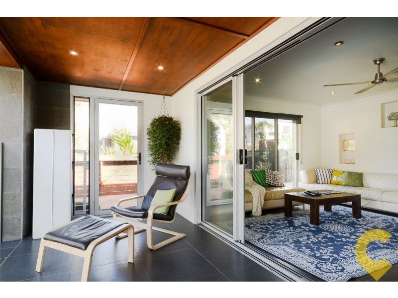 2 Lawrence Street, Mooloolaba QLD 4557