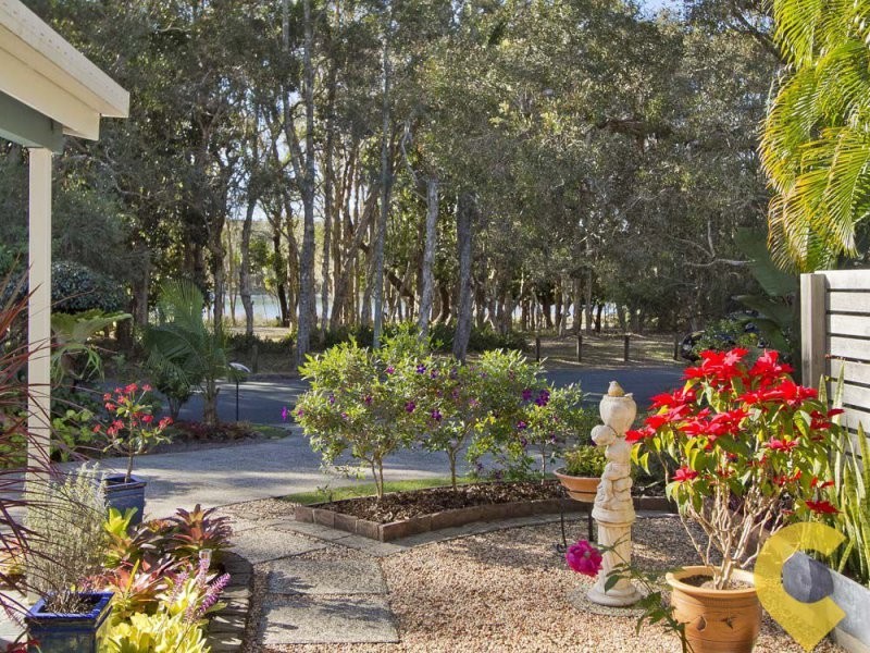 2/5 Gamban Esplanade, Currimundi QLD 4551