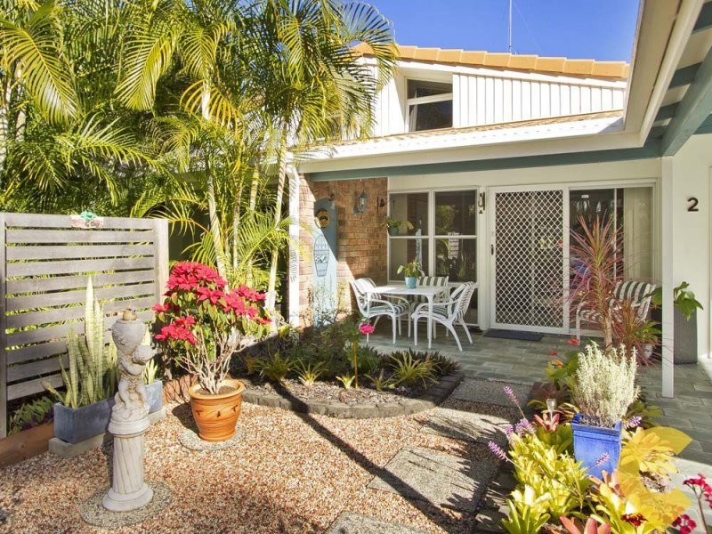 2/5 Gamban Esplanade, Currimundi QLD 4551