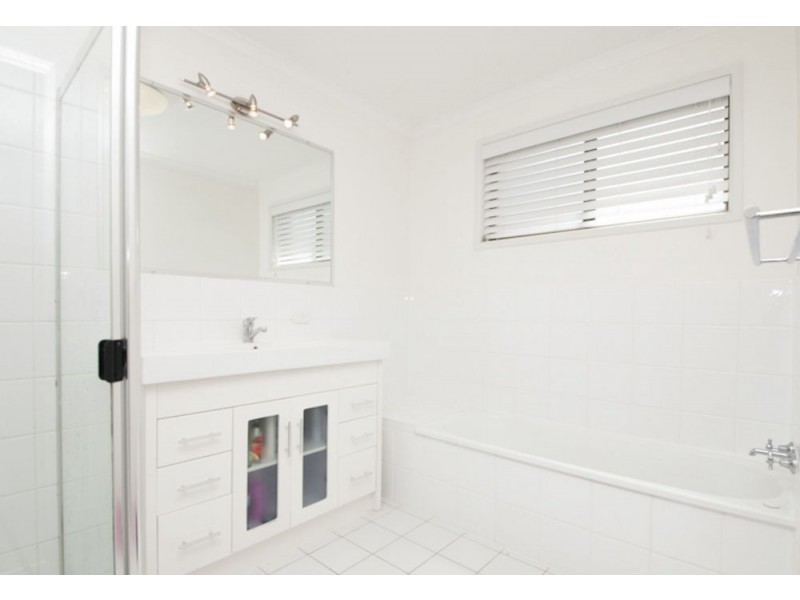 1/3 Saracen Street, Battery Hill QLD 4551