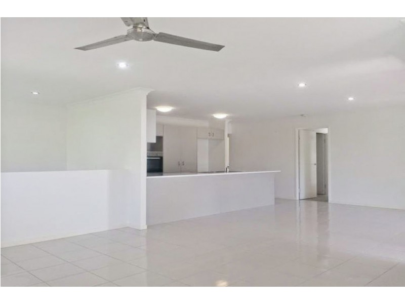 31 Dunk Place, Little Mountain QLD 4551