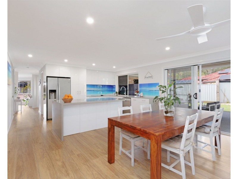 2 Lockyer Place, Pelican Waters QLD 4551