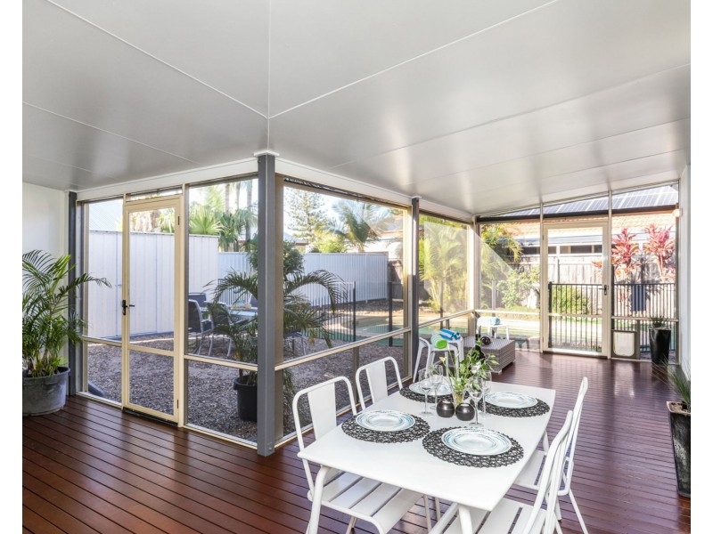 25 Edwardson Drive, Pelican Waters QLD 4551