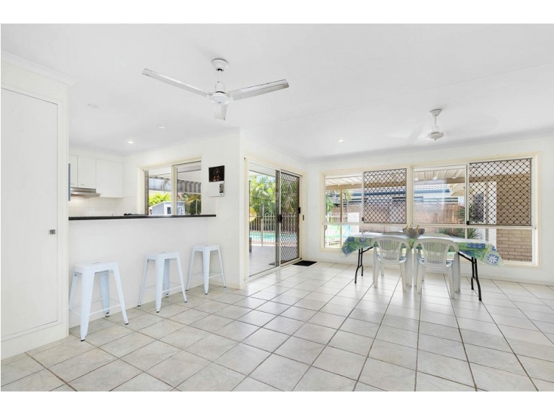 18 Kalowendha Avenue, Pelican Waters QLD 4551