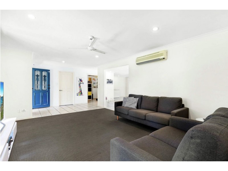 18 Kalowendha Avenue, Pelican Waters QLD 4551