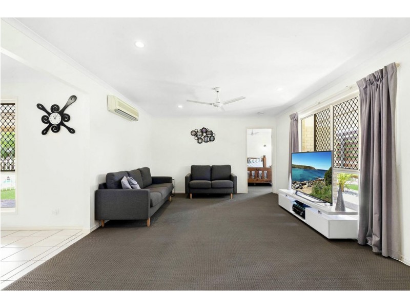 18 Kalowendha Avenue, Pelican Waters QLD 4551