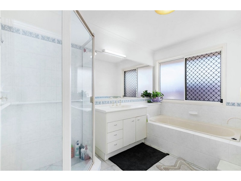 18 Kalowendha Avenue, Pelican Waters QLD 4551