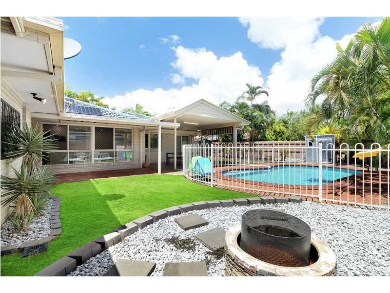 18 Kalowendha Avenue, Pelican Waters QLD 4551