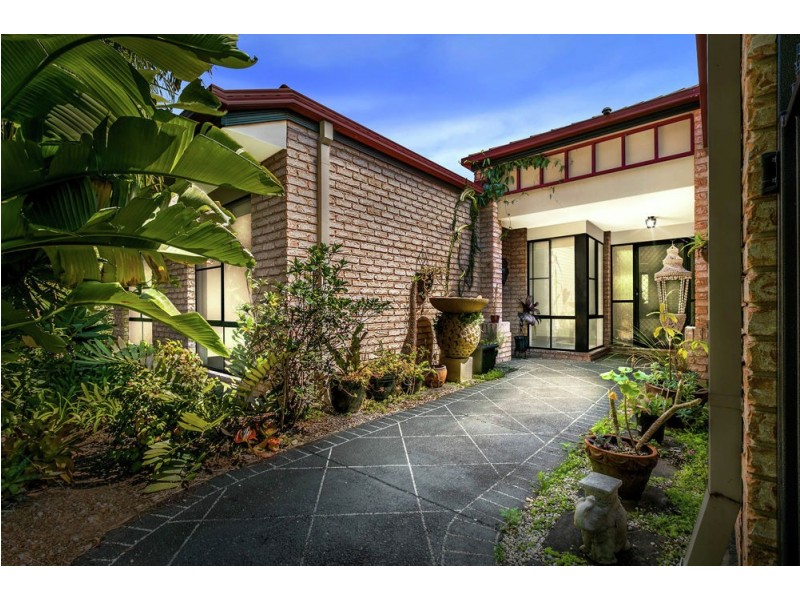 6 Earls Court, Little Mountain QLD 4551