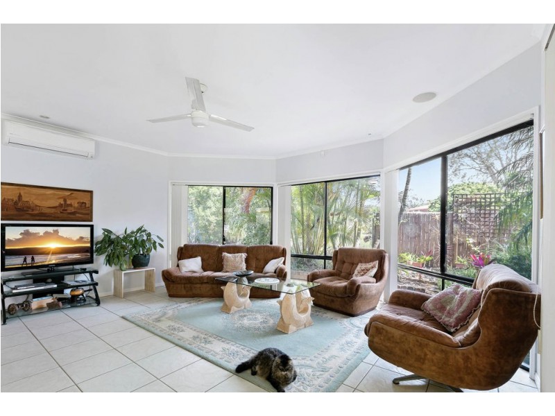 6 Earls Court, Little Mountain QLD 4551