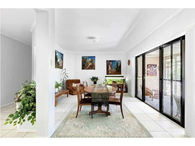 6 Earls Court, Little Mountain QLD 4551